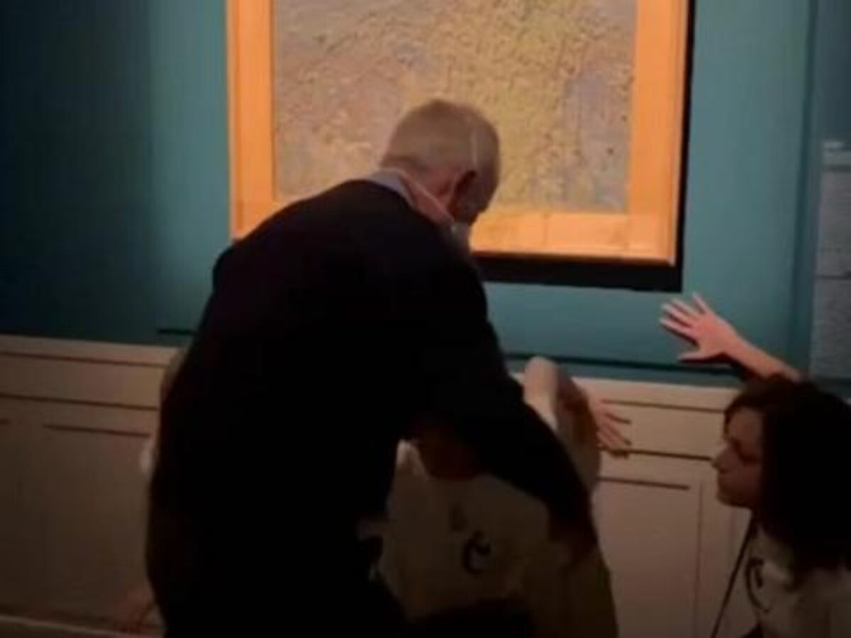 Roma, ambientalisti imbrattano quadro di Van Gogh: zuppa di verdure su 'Il  seminatore' a palazzo Bonaparte - Il Riformista TV
